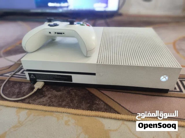 اكس بوكس وان اس ذاكرة واحد تيرا مع جوستك الجهاز الاصلي و كيبل التشغيل وكييل HDMI  و حساب داخل الجهاز