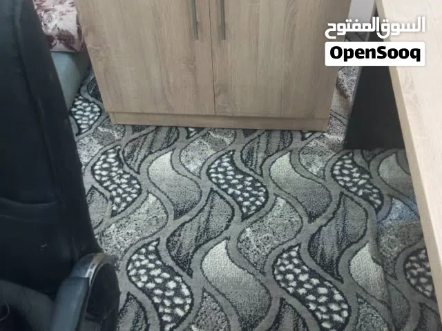 مكتب مستعمل شبه جديد