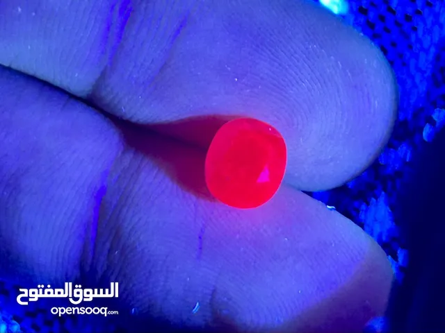 حجر ياقوت طبيعي “Ruby” صغير عالي النقاوة
