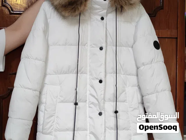 بالطو أبيض بكاب فرو ، ماركه جينيفر ، صناعه فرنسيه مقاس M