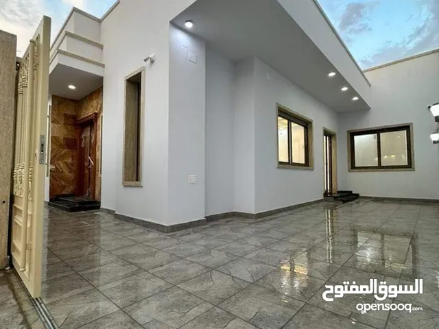 منزل ارضي تشطيب حديث زويتة مقابل مسجد الحاراتي ب550 الف قابل للتفاوض