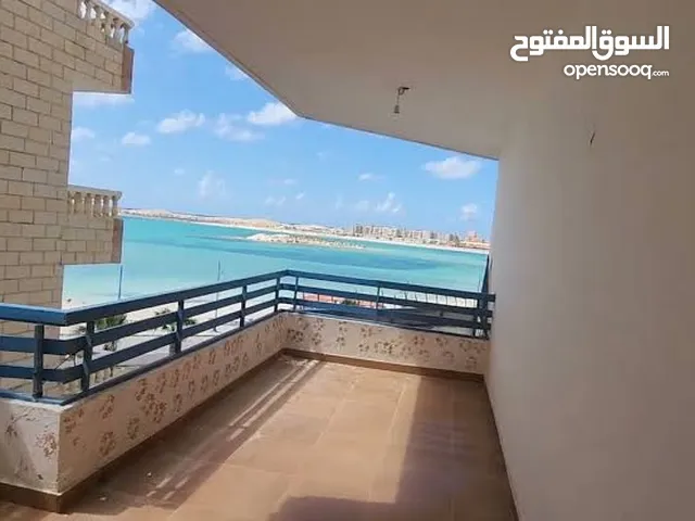 شقه راقيه بالهنا بالعوام مطروح مفروشه فيو بحر مباشر من المالك