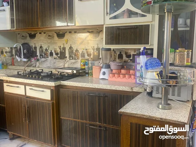 كاونتر للبيع سعره 750 وبي مجال قليل