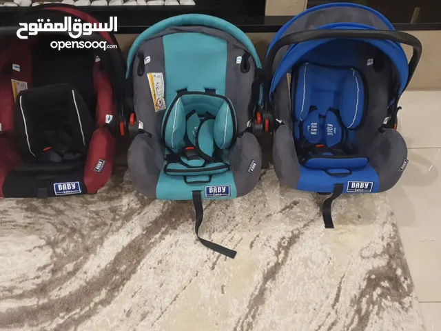 Baby Leno Car Seat كارسيت بيبي مقعد بيبي لغاية عمر ست أشهر بحالة ممتازة عدد ثلاث بعدة ألوان