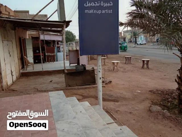 المحل مساحه  4متر *8  متر يفتح على ظلط رئيسي