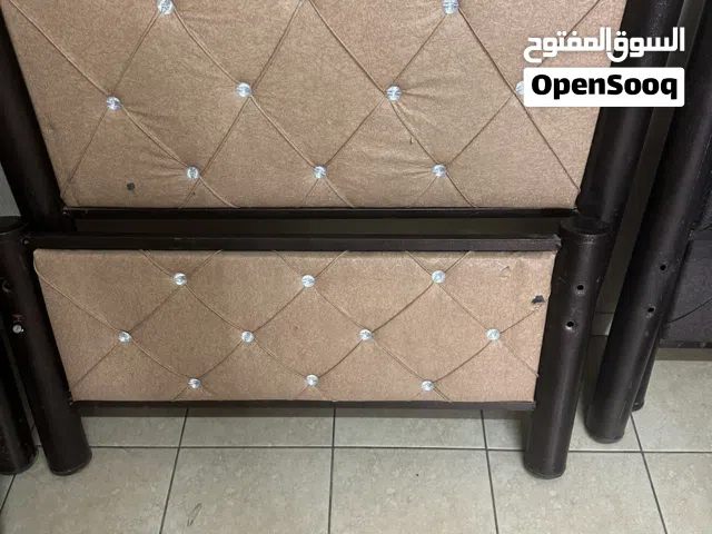 ثلاث جرابي للبيع +سنك نظيفات ماعدى وحدهً بيه نقص