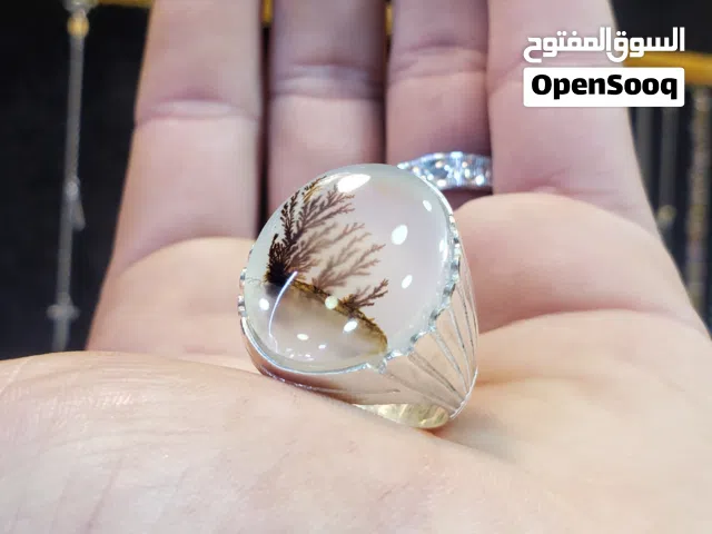 خواتم فضه 925 لاتتكرر مختاردة بدقه وإتقان متوجهه بأفضل أنواع العقيق اليمني الأصيل والنادر الملكي