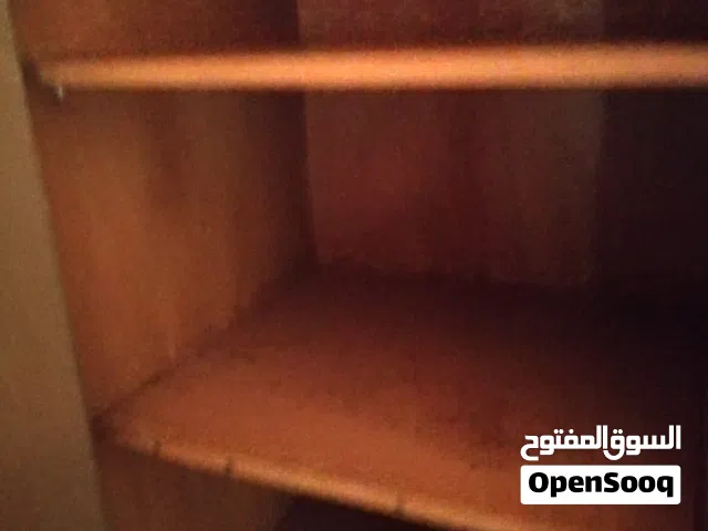 خزانه ملابس 3رفوف للبيع وطاولات اسود للبيع