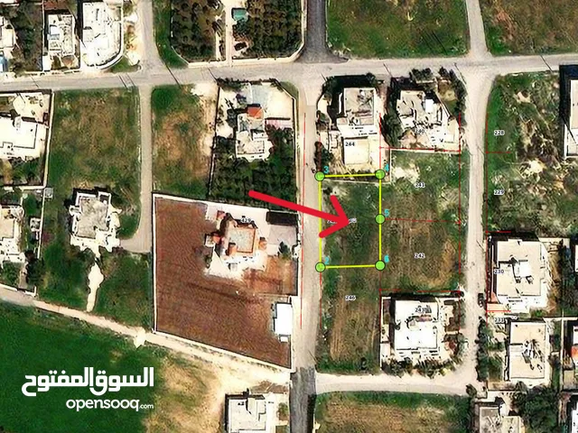 للبيع قطعة ارض من اجمل اراضي ناعور واجهه على الشارع تصلح لبناء فيلاتين متلاصقتين منطقة سكنية راقية