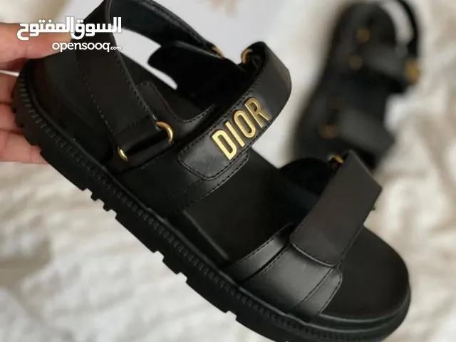 حذاء Dior الترند المميز