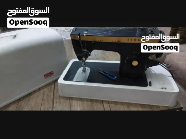 ماكينة خياطه سنجر . لون اسود ..درزة ..وزجزاج ....بسعر مغري