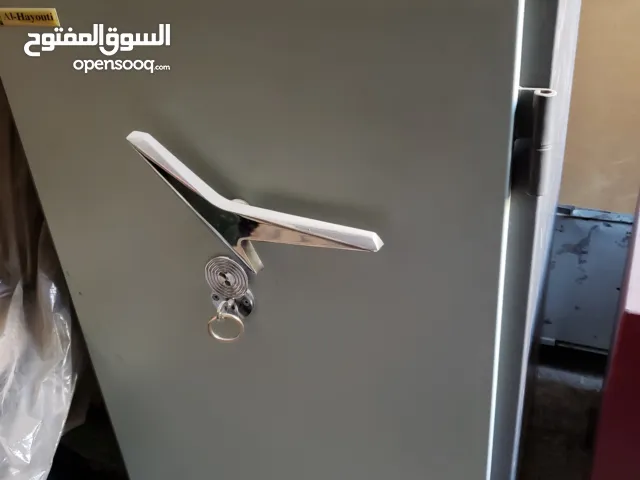 خزن ومفاتيح وإقفال خزن