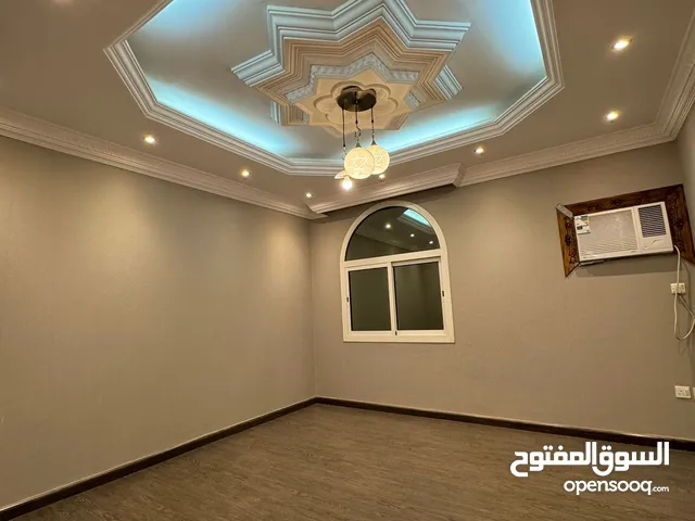 شقة روف للايجار من 3 غرف وصالة في جدة حي النعيم با 22 آلف سنوي