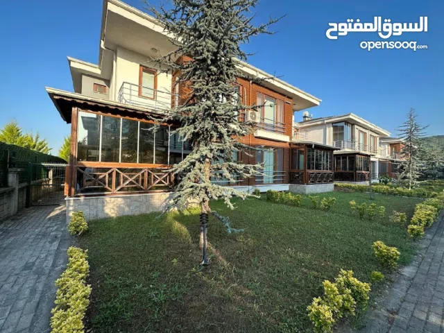 فيلا مع حديقه في ازميت