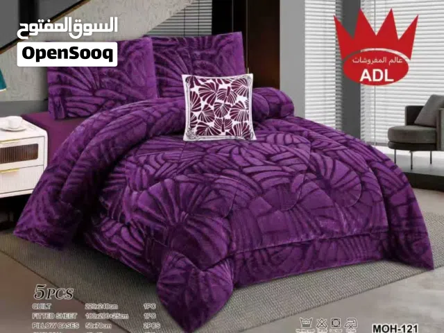 لحاف عرائسي منفوخ مخملي شتوي محفر منه فيه *ذوالوجهين وجه مخملي ناعم محفر والوجه الثاني فروي عشبي