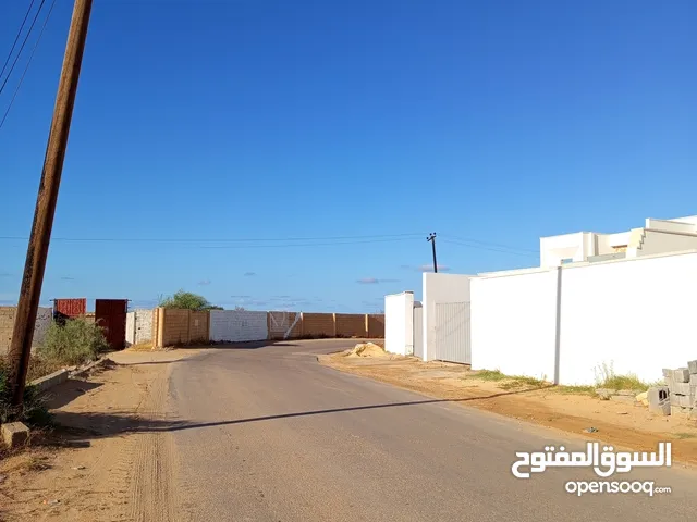 قطعة ارض مساحتها 3600متر تبعد علي البحر 300