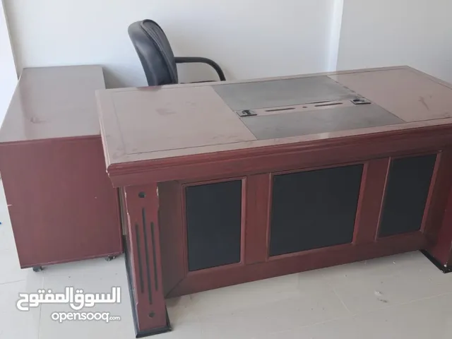 للبيع باسعار مناسبه تصفية محل اثاث مكتبي مستعمل كل قعطة لها سعر
