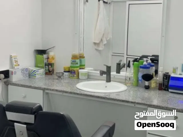 محل حلاقه جنب معرض الجودة والأمان