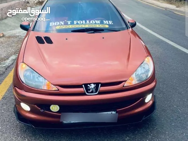 سياره بيجو نظيفه للبيع