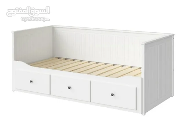 White bed سرير أبيض قابل للتكبير