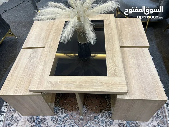 ميز مع 4 طبلات للبيع