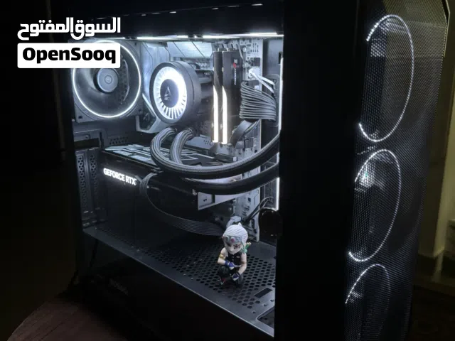 PC gaming مع شاشه و الاكسسوارات