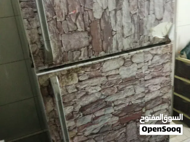 ثلاجة للبيع ....