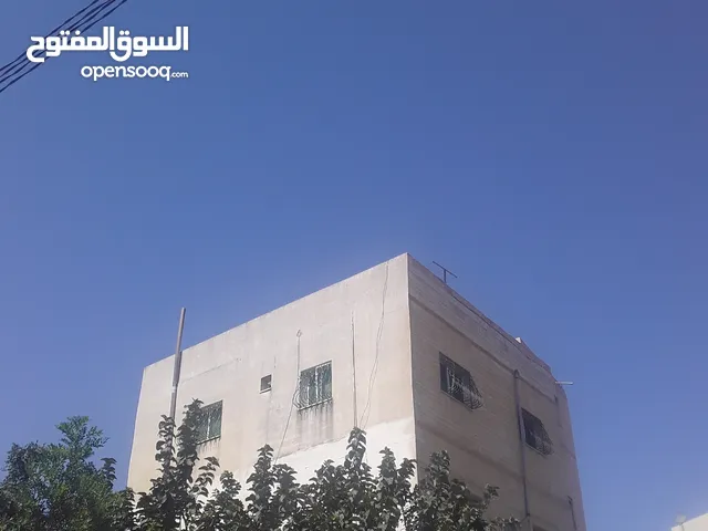 شقه طابق 3 للايجار موجوده بالحي ابو النجم قريبه من مدرسه الاساسيه وعلى شارع الرئيسي مكونه من 3غرف وم