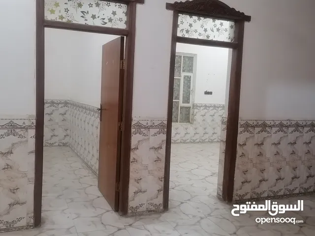 بيت للايجار مساحه 200 عنوان تنومه نهر حسن سعر 500 يوجد بيت حي الجامعه سعر 500 استفسار على رقم مطلوب