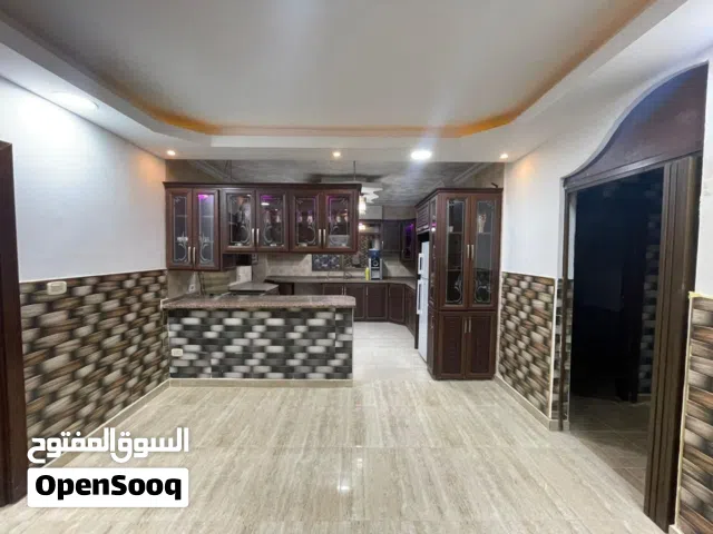 شقة شبه ارضي للايجار