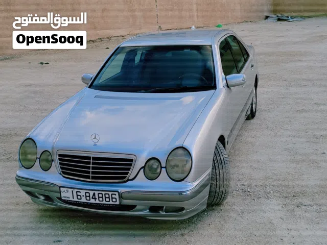 2001 مرسيدس بنز الفئة-E E 200