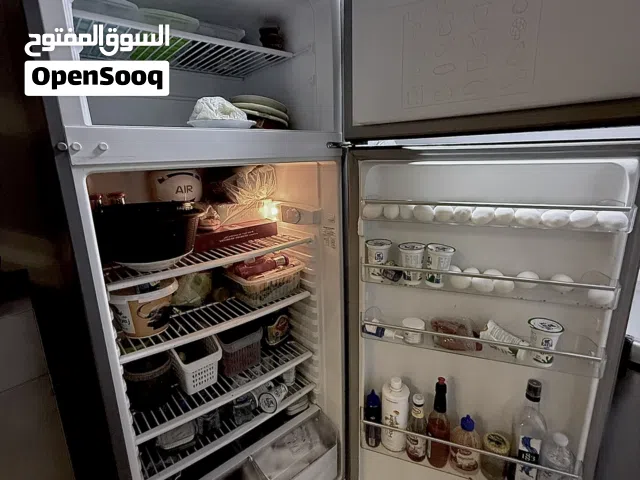 ثلاجة  ARISTON ايطالي الصنع مستعمله نظيفه للبيع