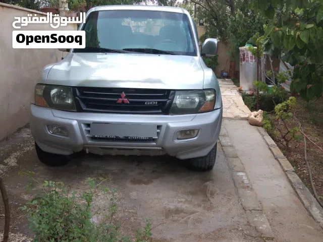 2001 ميتسوبيشي باجيرو GLX