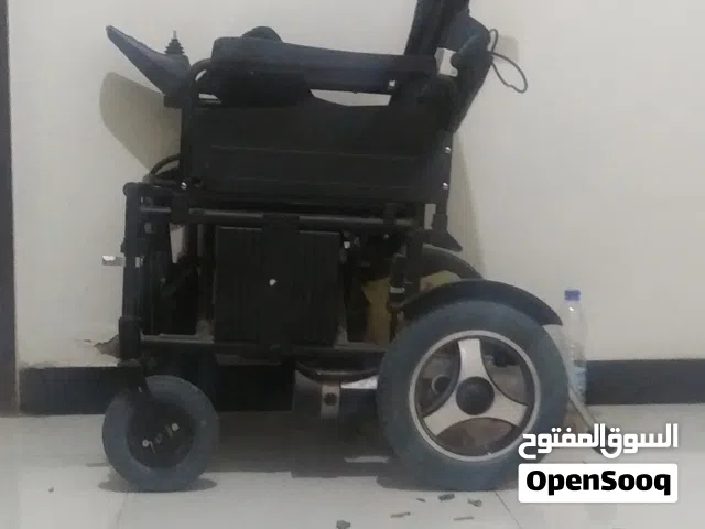 كرسي كهربائي متحرك مستخدم جديد بقراطيسه حاجه فخمه ونوعيه تدوم العمر وسعر 5 الف سعودي