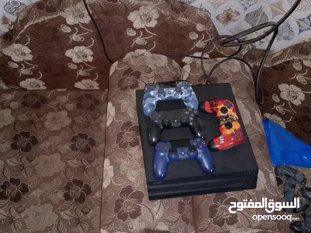 للبيع بلايستيشن 4 برو (1 تيرا)