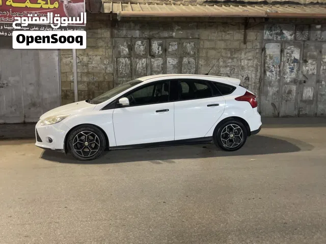 2013 فورد فوكس Standard