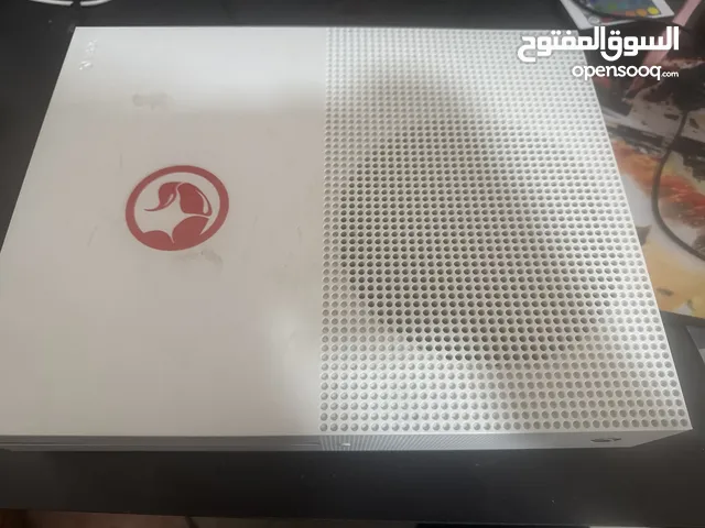 Xbox one s مستعمل مع يد تحكم لا يوجد التوصيل الا لاماكن قريبة +مستعملة +اسلاكها