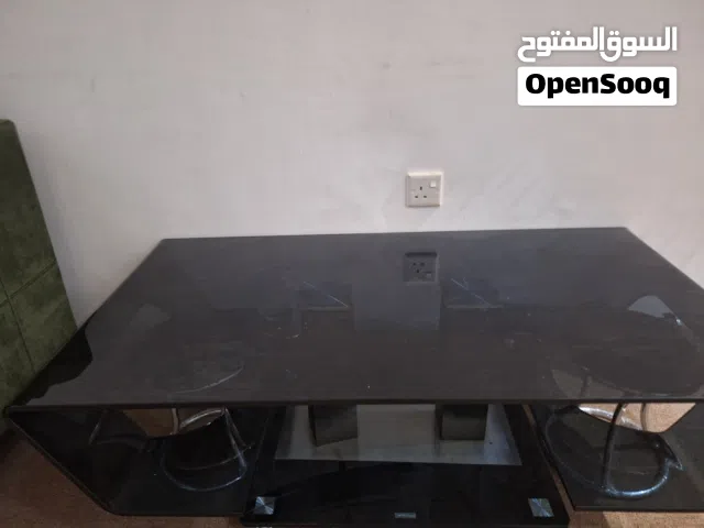 طاوله نظيفه