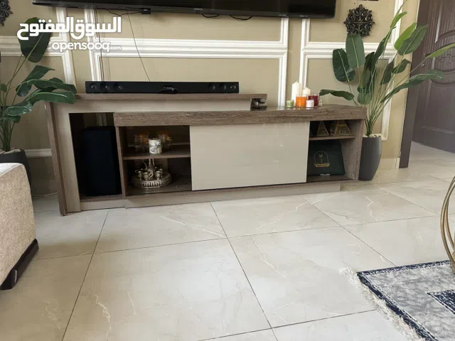 طاولة تلفاز