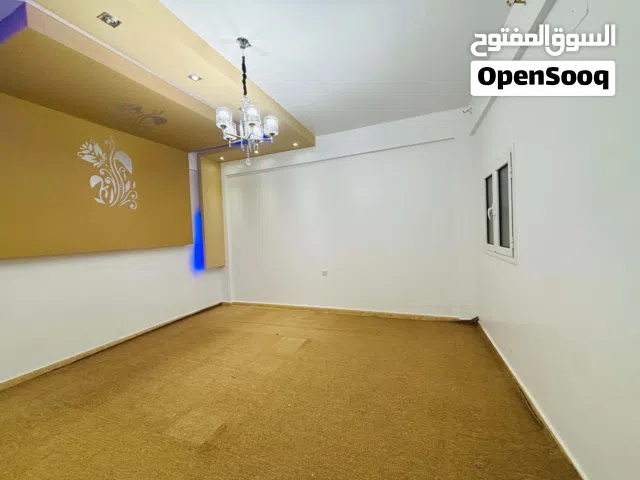 شقة في أرض لملوم الدور الثاني للايجار علي الرئيسي