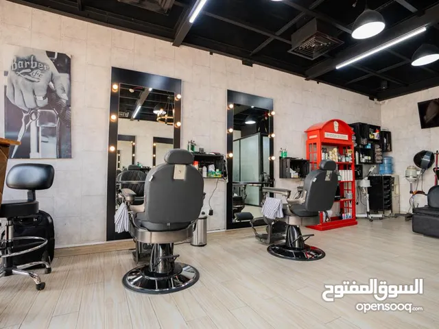 للبيع صالون حلاقه رجالي  ودخل جيد جدا  باركن مفتوح   For sale a men's barber shop with all its purpo