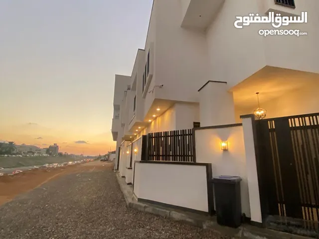 400 m2 4 Bedrooms Villa for Sale in Tripoli Al-Hashan