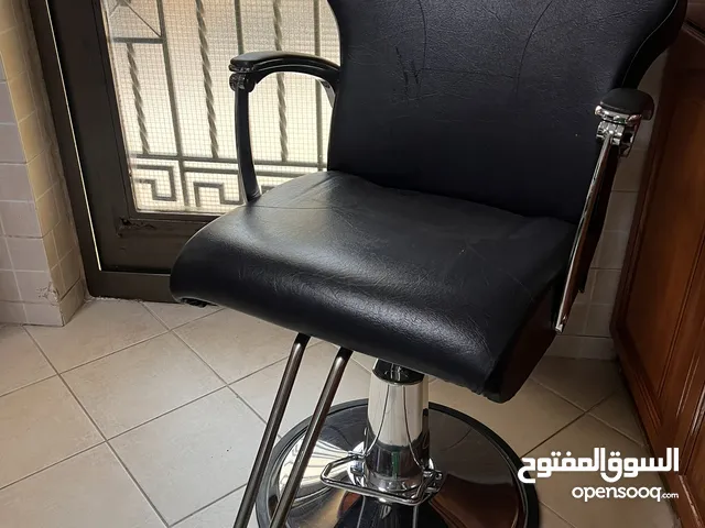كرسي مكياج / كرسي ميك اب ارتست / كرسي حلاقة /حالة ممتازة للبيع بسعر اقل من سعر الشراء