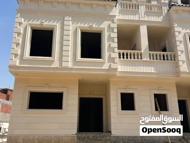 فرصة نادرة فى العبور الحى الخامس - ڤيلا مستقلة داخل كمبوند راقى