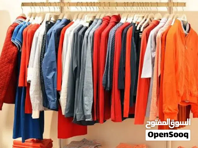 ملابس وأحذية للبيع بأسعار خيالية
