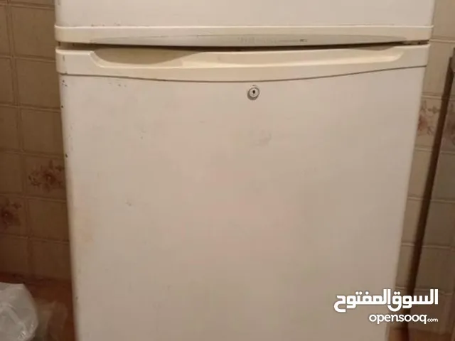 ثلاجة LG قديمة لكن ممتازة