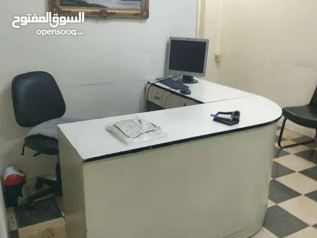 عيادة للبيع