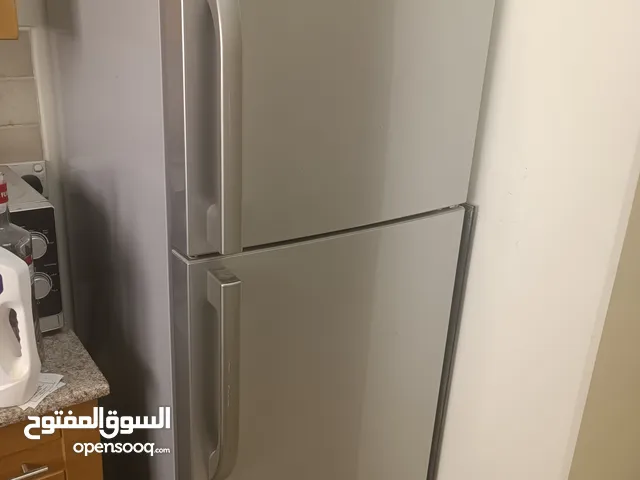 للبيع ثلاجة من ماركة هايسنس استعمال اربع سنوات في حالة جيدة ونظيفة جداََ سعة 450 لتر تبريدها ممتاز