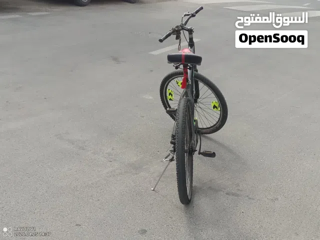 سيكل مقاس26 مع هيكل حديد قوي جدا  شبه جديد استعمال سنة فقط