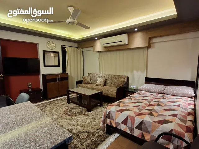 جناح فندقي مميز بحمام ومطبخ وبلكونة للإيجار في قلب الحصري – 6 أكتوبر